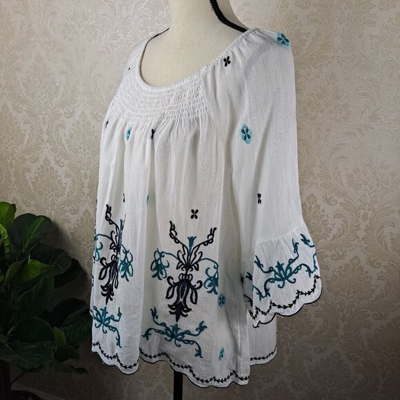Style & Co Size Medium Embroidered Peasant Top White Blue Turquoise Flare Sleeve - Picture 8 of 15